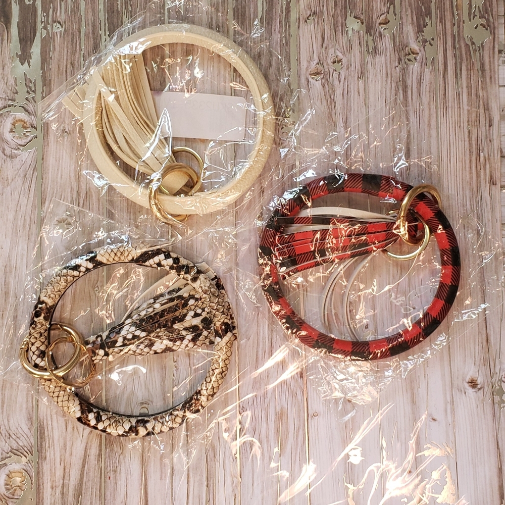 Wrist loop key chain holder SNAKE PRINT ONLY